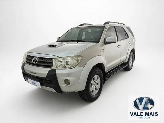 TOYOTA HILUX SW4 3.0 SRV 4X4 7 LUGARES 16V TURBO INTERCOOLER DIESEL 4P AUTOMÁTICO TOYOTA HILUX SW4 3.0 SRV 4X4 7 LUGARES 16V TURBO INTERCOOLER DIESEL 4P AUTOMÁTICO